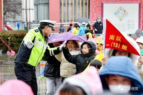 新学期站好护学岗中国警察图片网2月6日至12日来稿精选 中国警察网