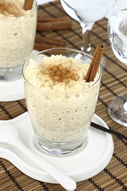 Arroz Con Leche Cremoso En Un Vaso Foto Premium