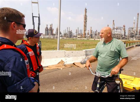 Marine Safety Unit - 26-HK-132-86. Hurricane Katrina Stock Photo - Alamy