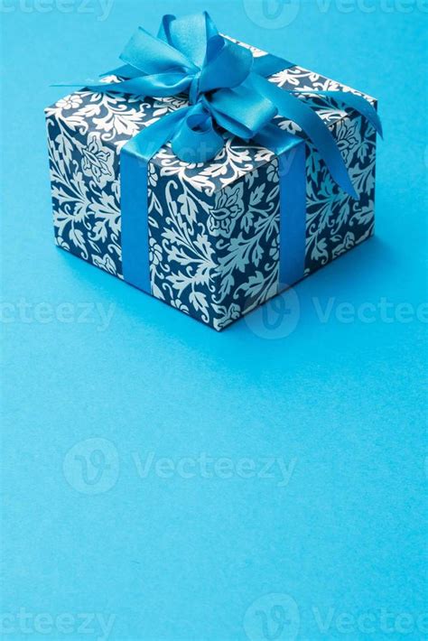 Blue gift box 16289965 Stock Photo at Vecteezy