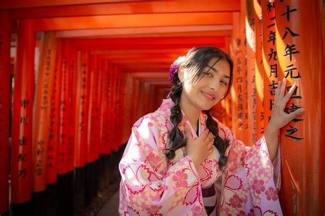 Guided Photoshoot Of Fushimi Inari Shrine And Secret Bamboo Grove In