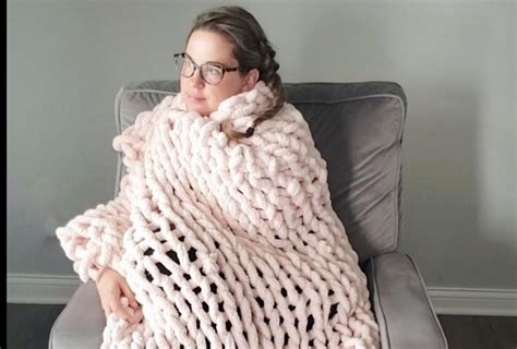 Finger Knitting Create A Chunky Knit Blanket Using Only Your Hands