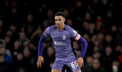 Alexander Arnold To Miss A Few Weeks With Knee Problem 7sport