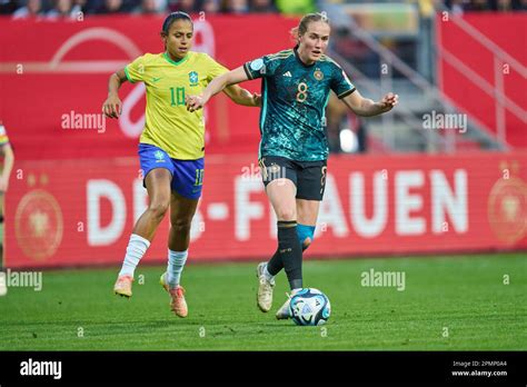 Sydney LOHMANN DFB 8 Compete For The Ball Tackling Duel Header