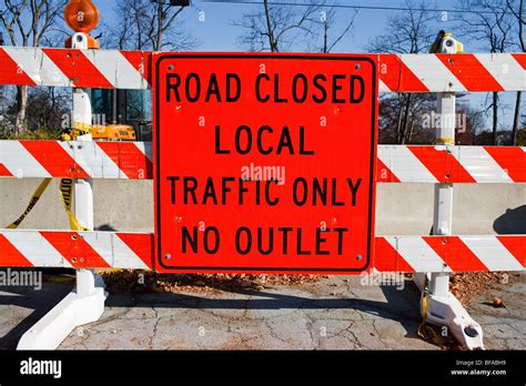 Road Closed Sign Stock Photo - Alamy