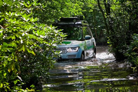 First Hybrid Variants of Range Rover and Range Rover Sport Detailed | Carscoops