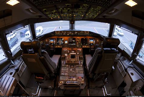 Database 4 Kids: Cockpit of a Boeing B777