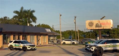 Detectives Investigate North Fort Myers Homicide At Pondella Strip Center