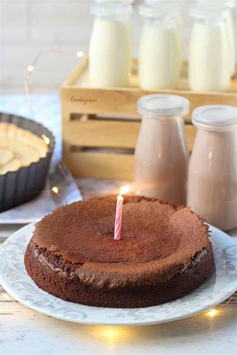 Pastel De Chocolate La Baule Con Las Zarpas En La Masa