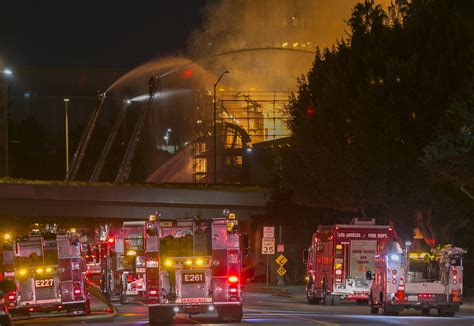 Massive fire in downtown Los Angeles - WTOP News