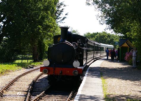 10-100 Ex-L&SWR O2 0-4-4T No. 24 'Calbourne' arriving at W… | Flickr