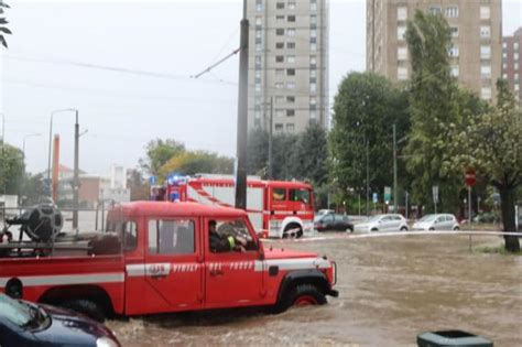 Milano le immagini della città allagata in Zona Niguarda Corriere it