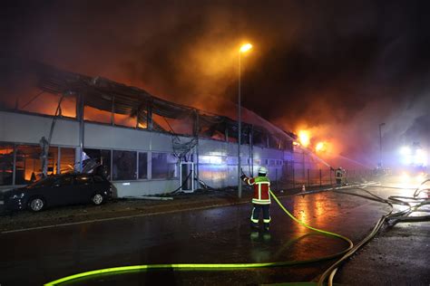 Allmendingen Großbrand bei Burgmaier Industriebetrieb steht