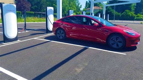 Superchargers Zullen Het Bereik Van Tesla Model Y Of Model 3 Batterijen