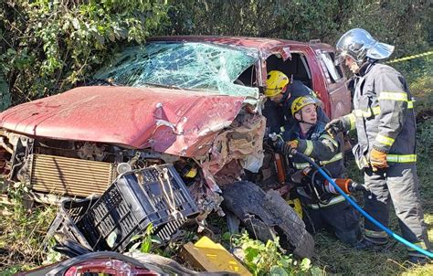 Idoso Fica Preso Nas Ferragens Em Acidente Na Br Oeste Mais