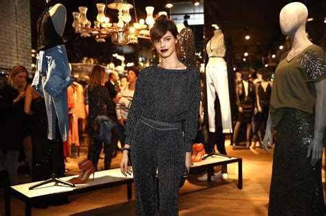 Laura Neiva e Chay Suede como sex symbol é espontâneo