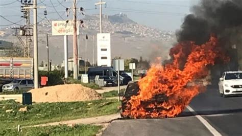 Mardinde park halindeki otomobil alev topuna döndü Son Dakika Haberleri