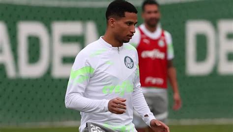 Zagueiro do Palmeiras inicia transição e se aproxima de retorno aos