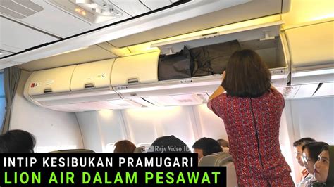 Intip Kesibukan Pramugari Cantik Lion Air Dalam Pesawat Di Rute