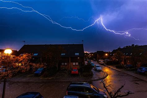 Reader captures stunning photo of lightning during last night's storm ...