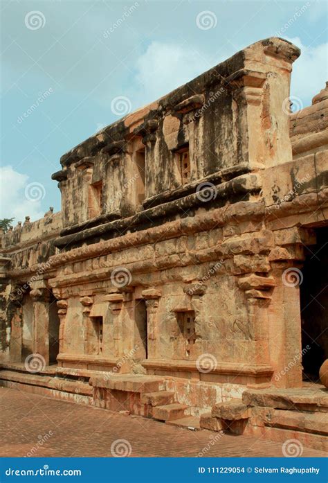 Beautiful Dravidian Architecture Work in the Ancient Brihadisvara ...