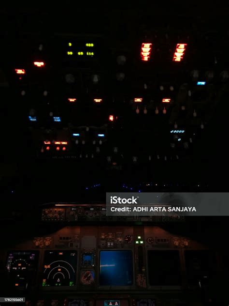 Night View Cockpit B737800 Stock Photo - Download Image Now - Aircraft Point of View, Color ...