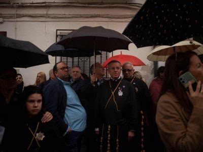 La Lluvia Obliga A Cancelar Muchas De Las Procesiones De La Semana Santa