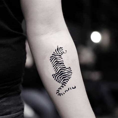 Minimalist Small Tiger Tattoo - Wiki Tattoo