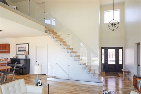 Zigzag Sringer Straight Staircase With Glass Railing