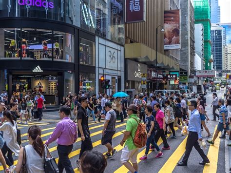 本港去年底人口733萬跌09 6萬港人淨移出 Rthk