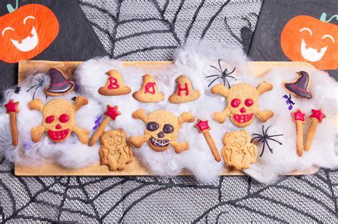 Halloween biscuits | Scary shapes, delicious treats!