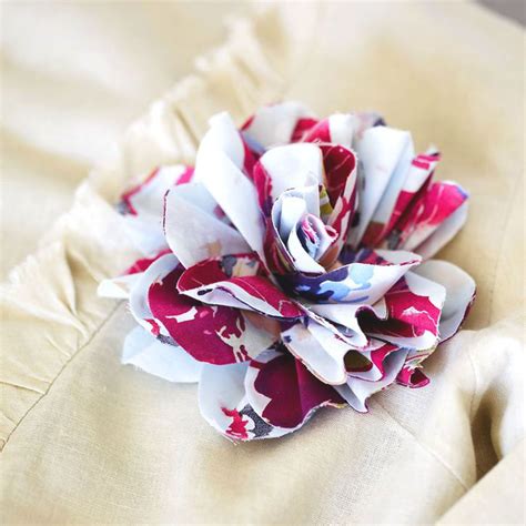 How To Make Fabric Flowers Fabric Garland Fabric Ribbon Fabric Crafts Sewing Crafts Easy