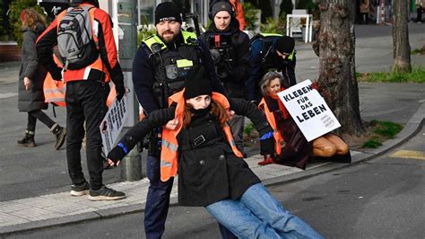 Letzte Generation Bundesweite Razzia Gegen Klimaaktivisten Stern De