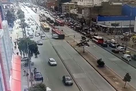 Un bus de TransMilenio se chocó contra una ambulancia en el sur de