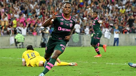 Arias Avisado E Entra Para A Hist Ria Do Fluminense