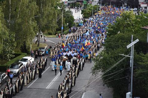 Pelerinajul Tinerilor Din Arhiepiscopia T Rgovi Tei De Tineri Au