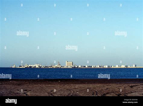 Hodeidah Yemen Hodeidah Port Oil Storage Stock Photo - Alamy