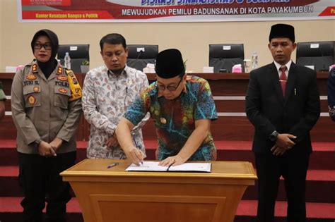 Pemko Tanda Tangani NPHD Pemilihan Wako Dan Wakil Wako Payakumbuh 2024