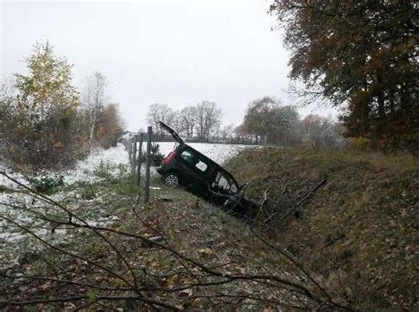 Pol Row Nasse Fahrbahn Nach Schneefall J Hriger Verungl Ckt