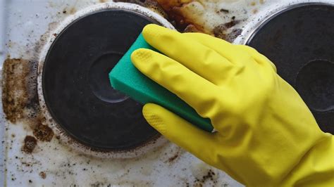 How to Clean an Electric Stove Top - Woman's World