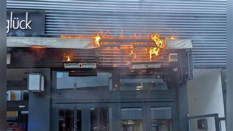 Feuerwehr L Scht Feuer An Einem Burger Restaurant In Bochum