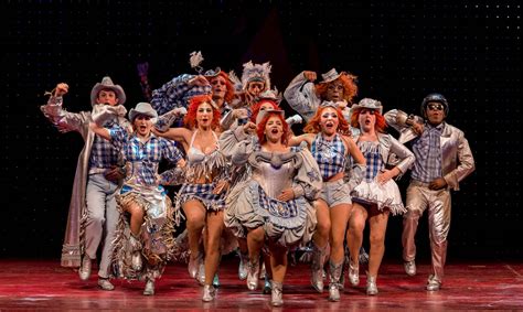 Torna Al Teatro Degli Arcimboldi Il Musical Priscilla La Regina Del