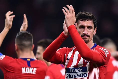 Stefan Savic Tenang Meski Atletico Belum Tawarkan Kontrak Anyar