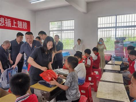 【情牵留守，法护童心】浠水法院第四党支部赴团陂镇十三庙小学看望留守儿童澎湃号·政务澎湃新闻 The Paper