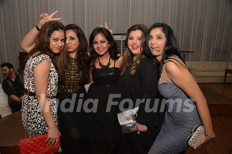 Munisha Khatwani Poses With Friends At Her Birthday Bash Photo