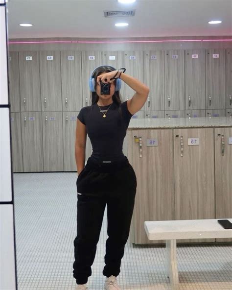 Pin By Yesenia On Pins Creados Por Ti In Gym Clothes Women Gym