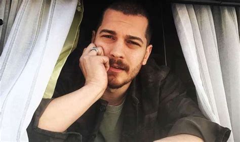 Çağatay Ulusoy un yeni filmi Biz Bir Aileyiz in çekimleri iptal edildi