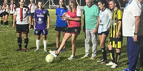 Comenzó a disputarse un nuevo torneo Nocturno de fútbol femenino La