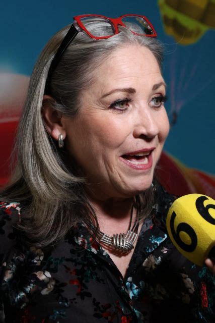 LA CHICA DEL BIKINI AZÚL PUERTA HACIA EL ARTE