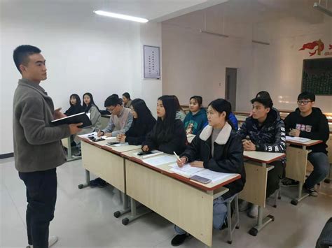 酒管学院学生党支部组织“初心四问”主题党日活动 酒店管理学院